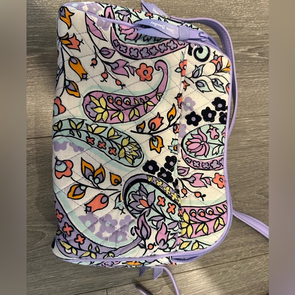 Vera Bradley Lavender Paisley Crossbody Bag Like New! - Picture 2 of 7